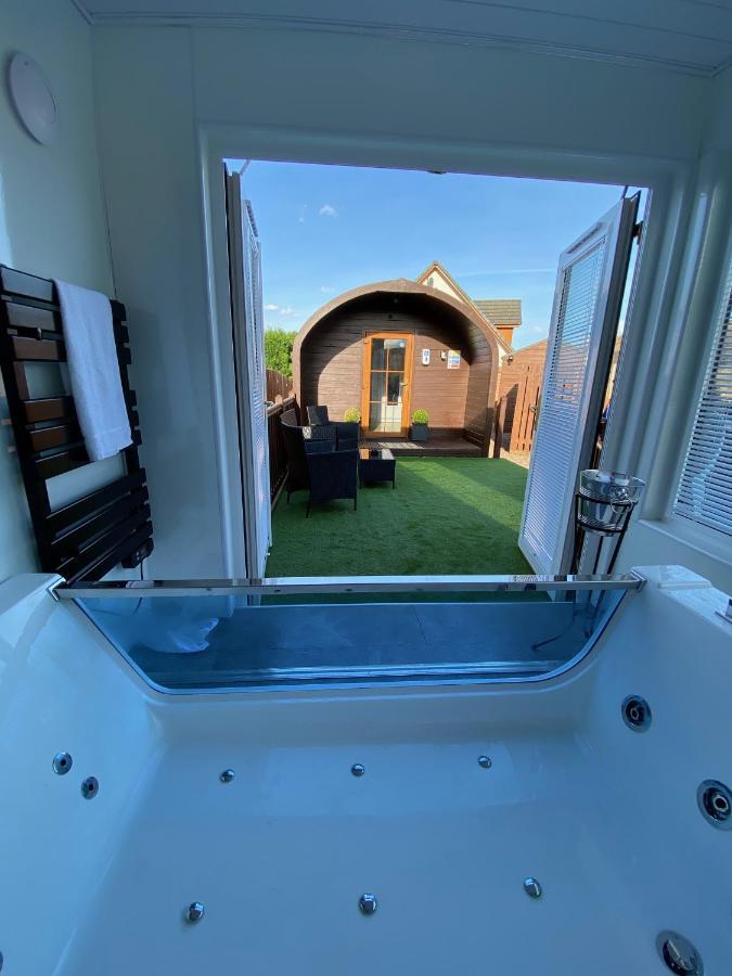 Highland Stays - Ben View Studio Pod & Jacuzzi Bath Fort William Exterior photo